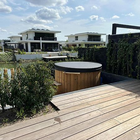 Water Villa With Jetty Near Harderwijk Zeewolde Exterior photo