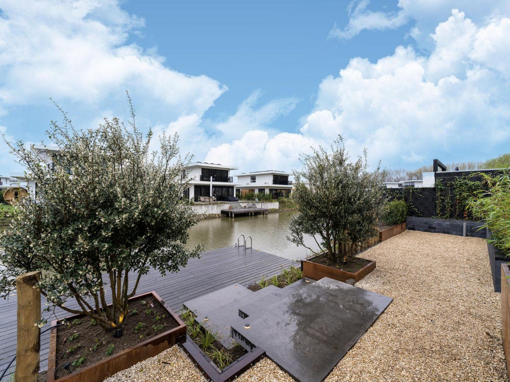 Water Villa With Jetty Near Harderwijk Zeewolde Exterior photo